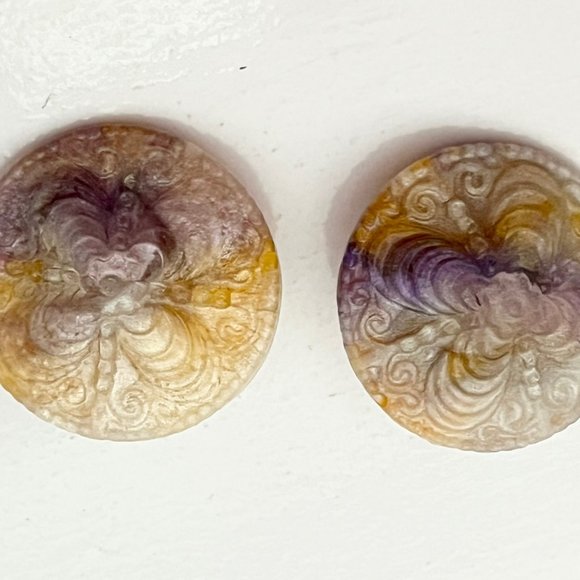 CELLULOID CARVED EARRINGS, ASIAN HAT SHAPED CLIP-ON, VERY SHINY COLORFUL DAINTY - Picture 4 of 6